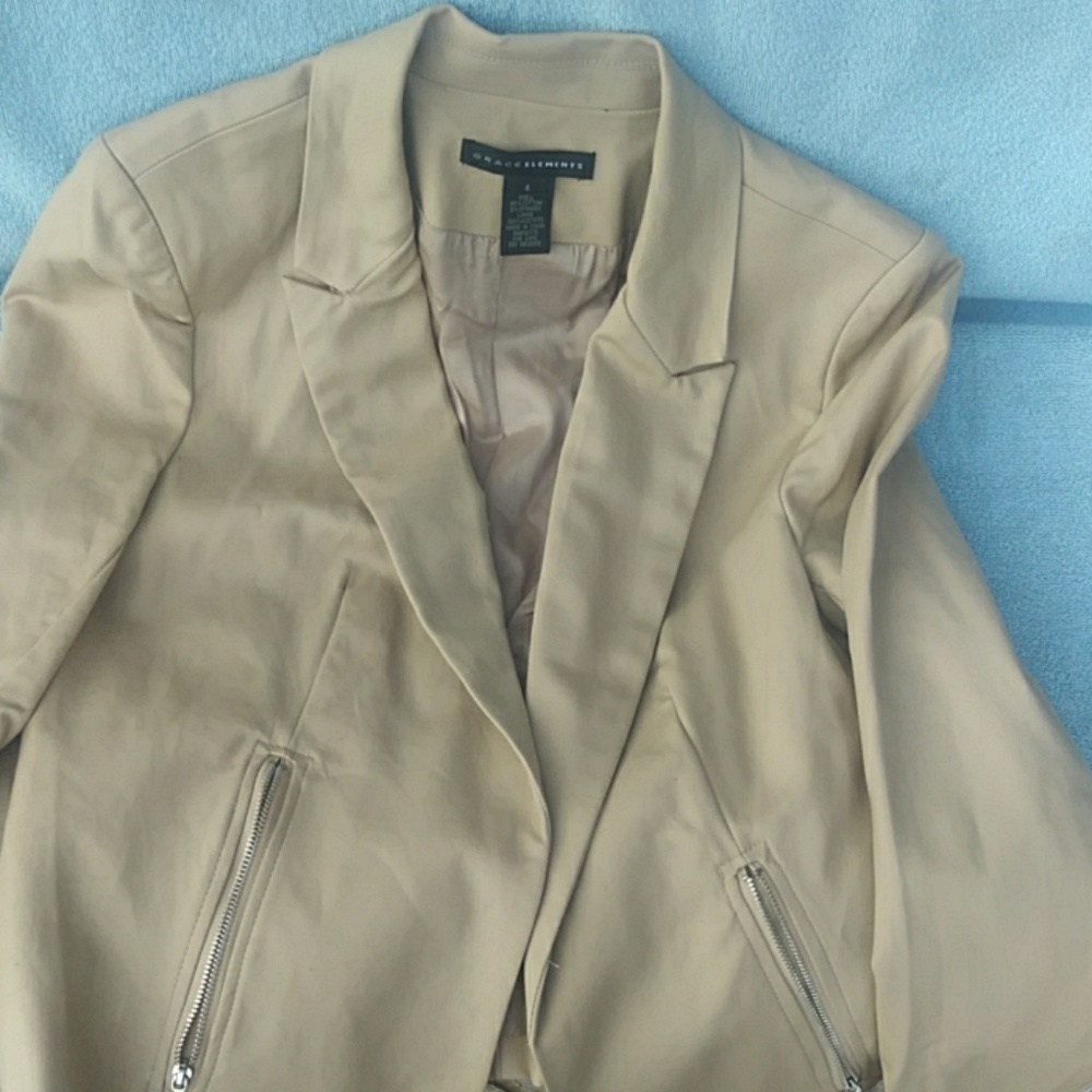 Blazer - Picture 2 of 4